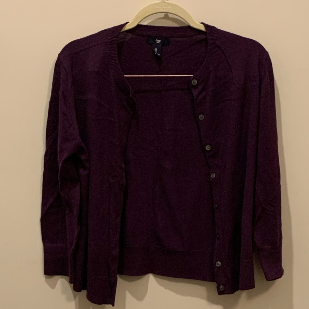 Gap sweater